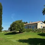 La Maisonnette, Elegant Couple's Retreat Apartment Sainte-Colombe-de-Duras