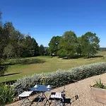 Apartment La Maisonnette, Elegant Couple's Retreat Sainte-Colombe-de-Duras