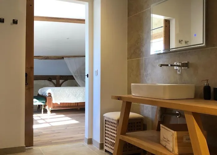 La Maisonnette, Elegant Couple's Retreat *